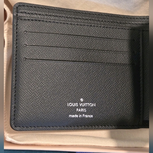 Louis Vuitton Men’s Black Monogram Eclipse Multiple Bifold Wallet M61695 (NWT) - Picture 7 of 10
